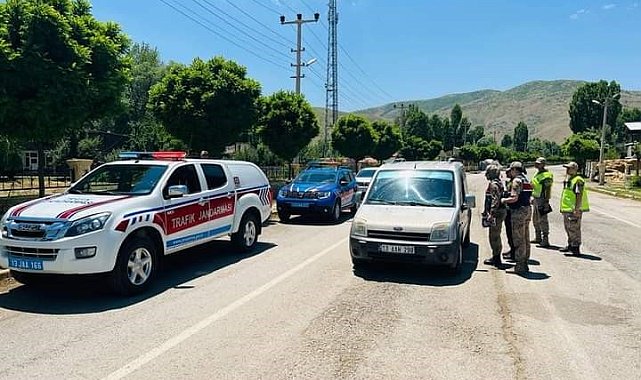 Bitlis'te jandarmadan Kurban Bayramı öncesi trafik denetimi