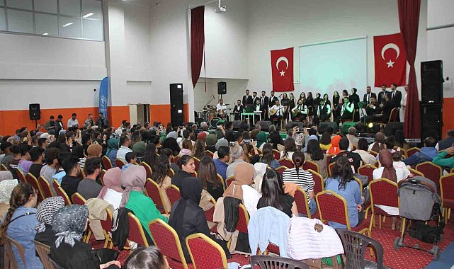 Bulanık Belediyesi, vatandaşlara müzik şöleni yaşattı