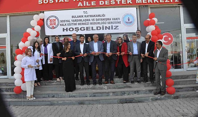Bulanık'ta depremzedeler yararına yılsonu sergisi