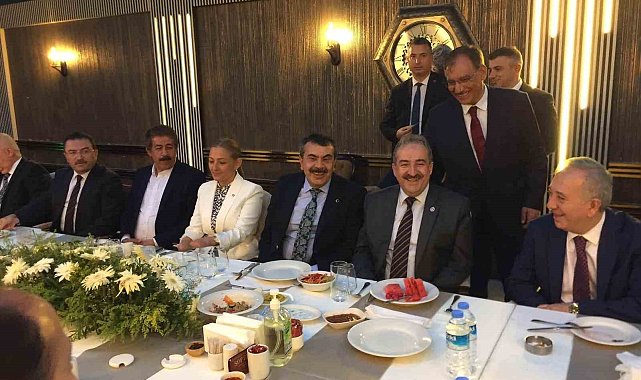 Dadaşlar Ankara'da yemekte bir araya geldi