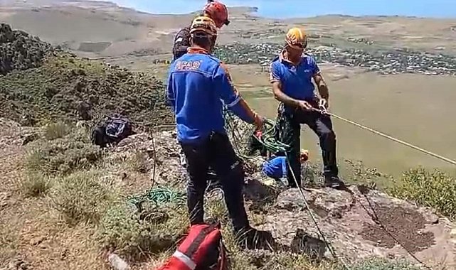 Dağda mahsur kalan çoban kurtarıldı