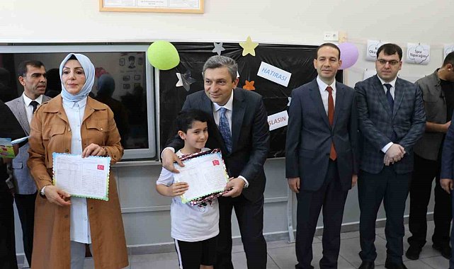 Deprem bölgesi Malatya'da karne heyecanı