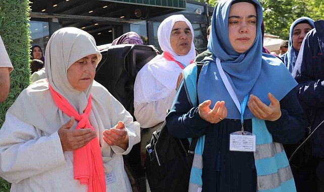 Deprem bölgesi Malatya'dan ilk hac kafilesi dualarla uğurlandı