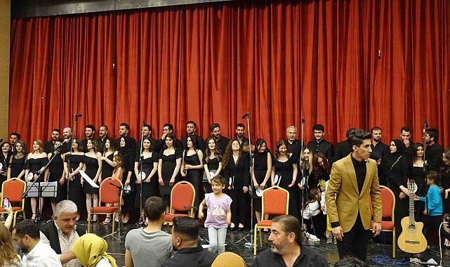 Depremde hayatını kaybedenlerin anısına konser