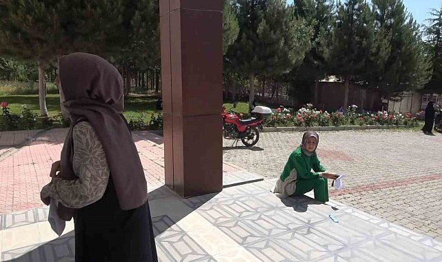 Depremde her şeyini kaybeden Malatyalı genç, Elazığ'da 1 dakika ile sınava giremedi