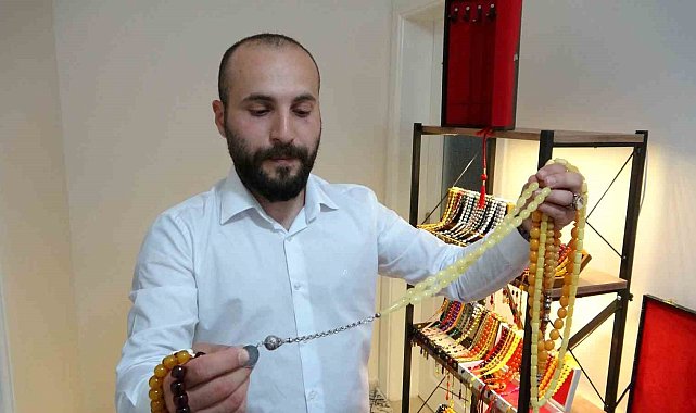 Depremde ilk işi milyonluk tesbihlerini kurtarmak oldu
