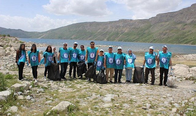 Doğa harikası Nemrut'ta çevre temizliği