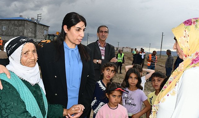 Doğubayazıt Belediyesi mahallelerinin sorunlarına çözüm oluyor