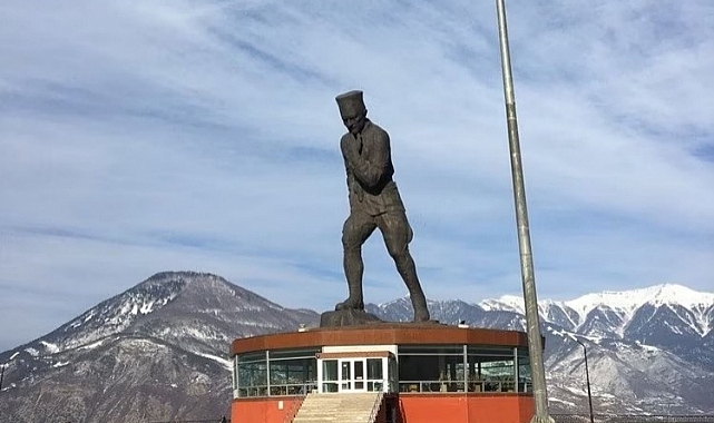 Dünyanın en büyük Atatürk heykeli Artvin'de