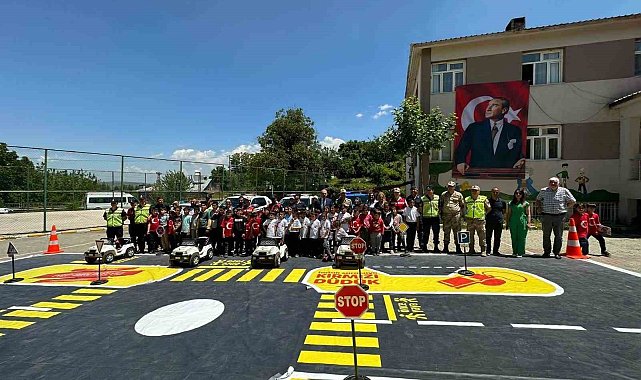 Elazığ'da jandarma ekipleri çocuklara trafik eğitimi verdi