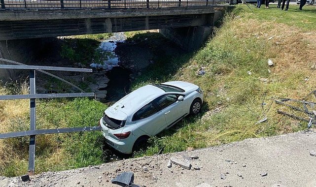 Elazığ'da otomobil dereye uçtu: 1 yaralı