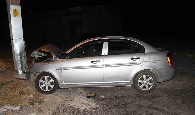 Elazığ'da otomobiliyle direğe çarpan sürücü hayatını kaybetti