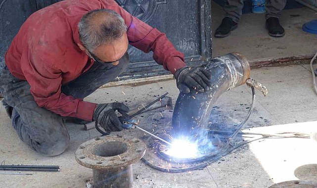 Erciş'te yetersiz gelen su şebekesine takviye sondaj vuruldu