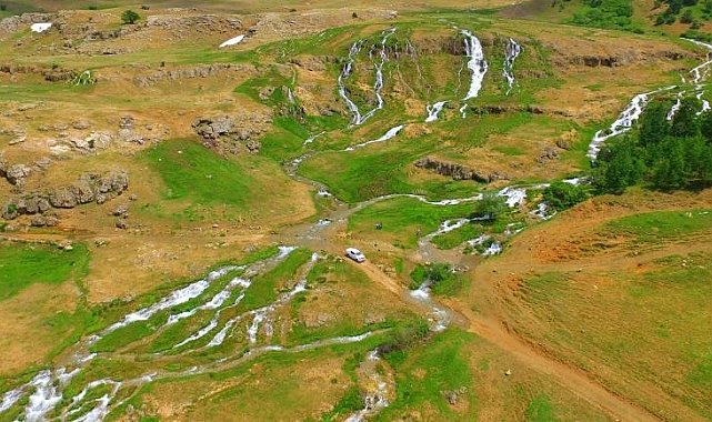 Erzincan'da Konarlı Şelalesi doğal güzelliğiyle ziyaretçilerini bekliyor