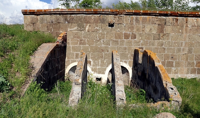 Erzurum'daki Tafta Tabya kaçak kazıyla tahrip edildi