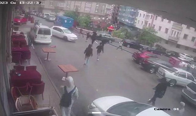 Erzurum'da bıçaklı kavga güvenlik kameralarına yansıdı