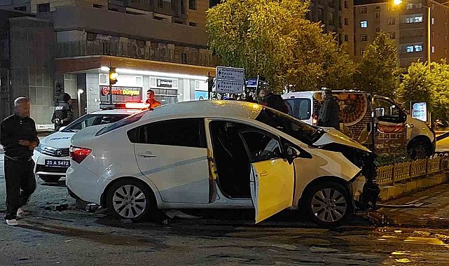 Erzurum'da iki araç çarpıştı: 2 yaralı