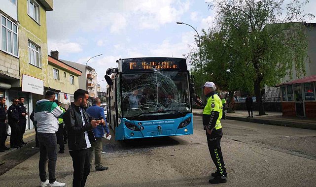 Erzurum'da iki otobüs çarpıştı: 12 yaralı
