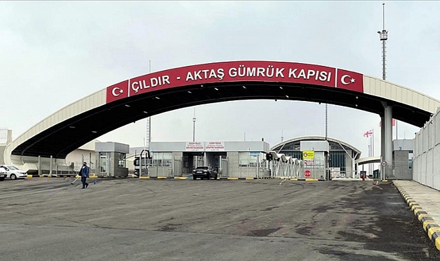 FETÖ mensubu çift, tır dorsesinde yurt dışına kaçmaya çalışırken yakalandı