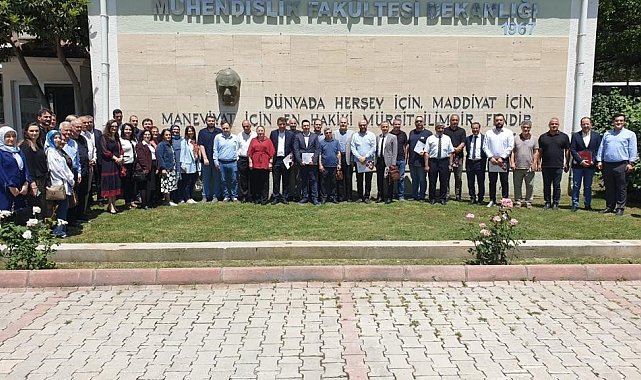 FÜ'de başarılı akademisyenler ödüllendirildi