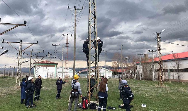 Genç mühendislere yüksekte çalışma eğitimi verildi