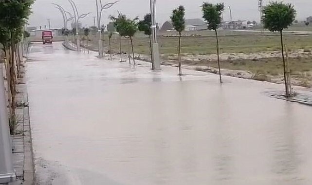 Gürpınar'da sağanak sonrası su taşkınları meydana geldi