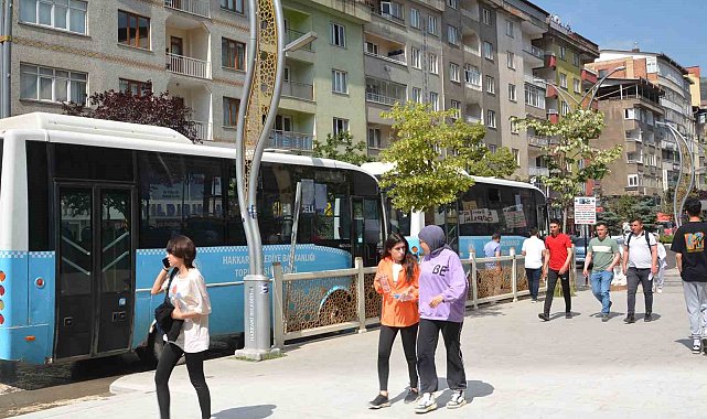 Hakkari Belediyesi YKS adalarını ücretsiz taşıdı