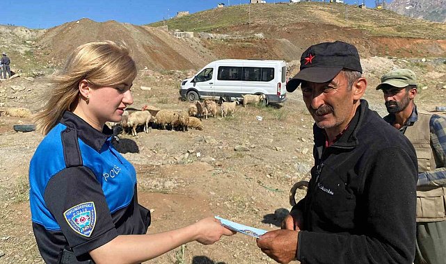Hakkari polisi sahte para konusunda bilgilendirme yaptı