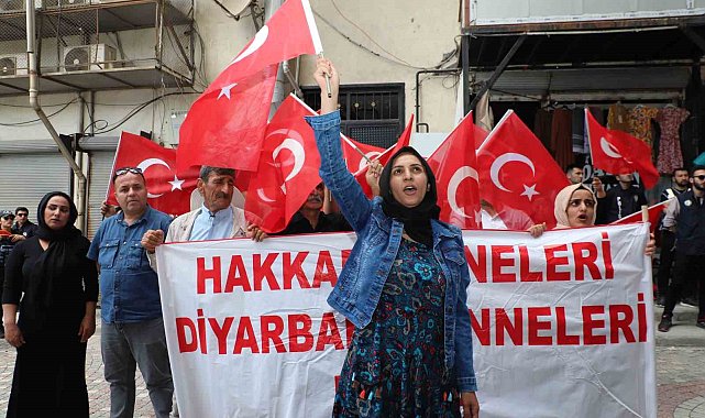 Hakkari'de annelerin evlat nöbeti devam ediyor