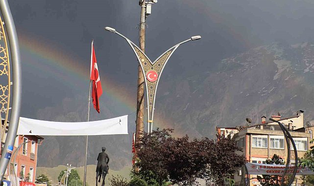 Hakkari'de gökkuşağı güzelliği