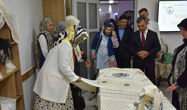 Hayat Boyu Öğrenme Haftası etkinlikleri dahilinde sergi açıldı