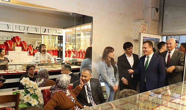 İçişleri Bakanı Yerlikay'a Hakkari'de sevgi seli