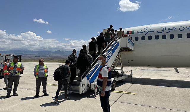 Iğdır'da 296 düzensiz göçmen sınır dışı edildi