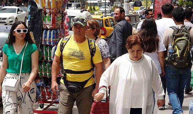 İranlı turistler 3 günlük tatil için Van'a akın etti