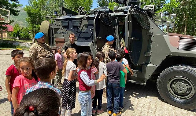 Jandarma personeli öğrencilerle bir araya geldi