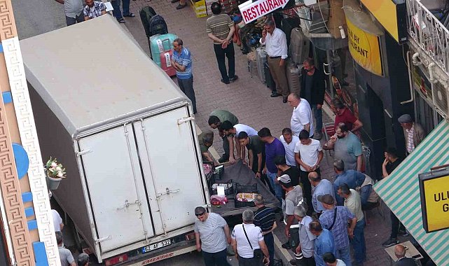 Kamyonun çaptığı seyyar satıcı yaralandı