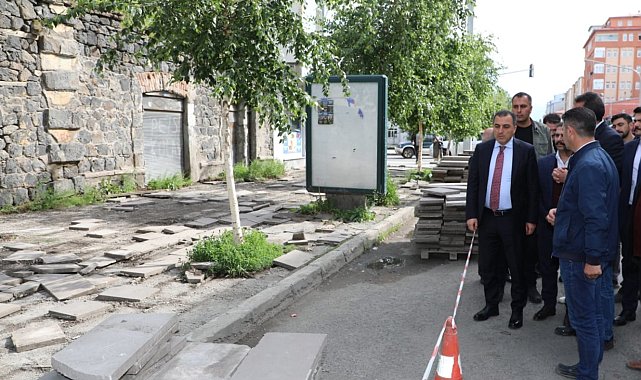 Kars Belediyesi kaldırımları yapıyor