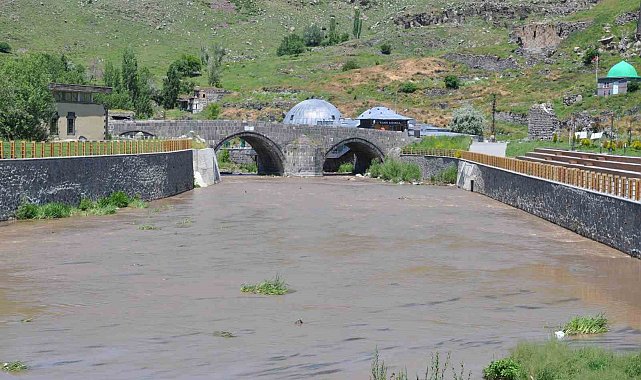 Kars Çayı'nın rengi değişti