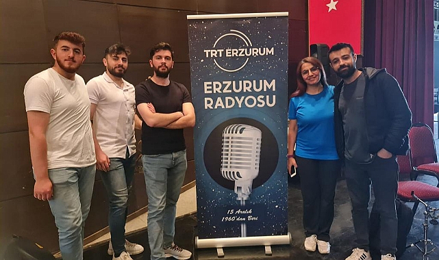 Kars-I Dilbeste Topluluğu TRT Erzurum Radyosu&#039;na konuk oldu