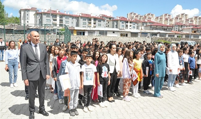 Kars'ta 60 bin öğrenci karne aldı