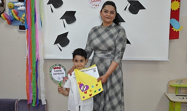 Kars'ta anaokulu öğrencilerinin karne heyecanı