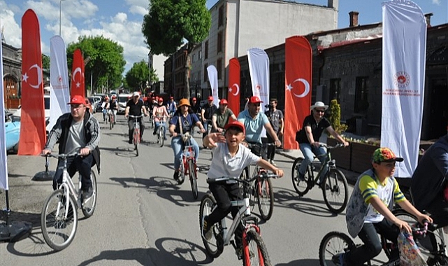 Kars'ta bisiklet turu düzenlendi
