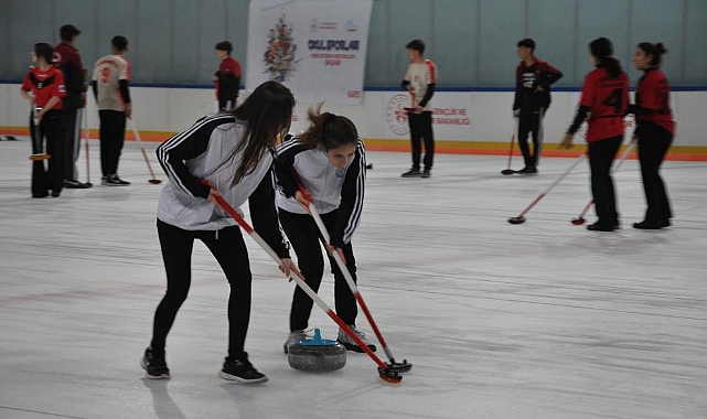 Kars'ta Curling Şampiyonası sona erdi