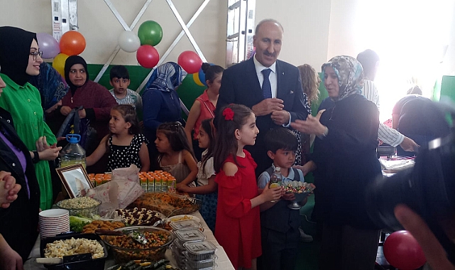 Kars'ta, kardeş okul yararına kermes düzenlendi