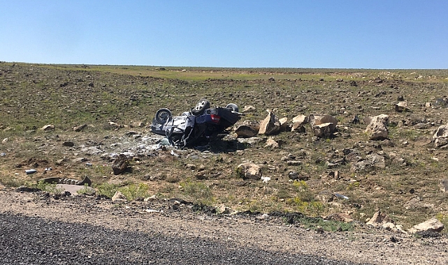 Kars'ta otomobil devrildi, 1'i ağır 4 kişi yaralandı