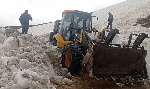 Kars'ta yayla yollarında karla mücadele çalışması sürüyor