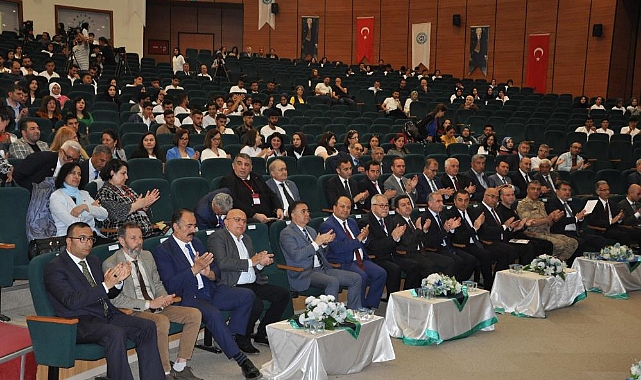 Kars'taki sempozyumda Doğu Anadolu'daki mezalimin izleri gözler önüne serildi