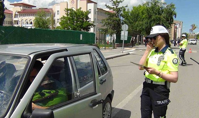 Kars'ta emniyet kemeri takmayan sürücülere ceza kesildi