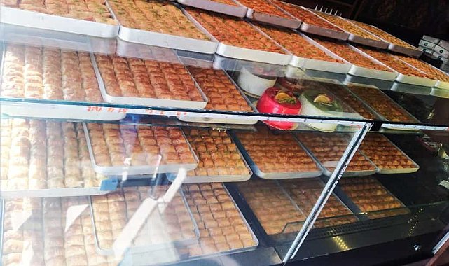 Kars'ta tatlıcılarda bayram yoğunluğu