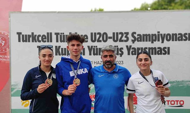 Karslı atletler madalyaları topladı